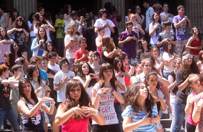 'Flashmob' junto al instituto Sagasta-36
